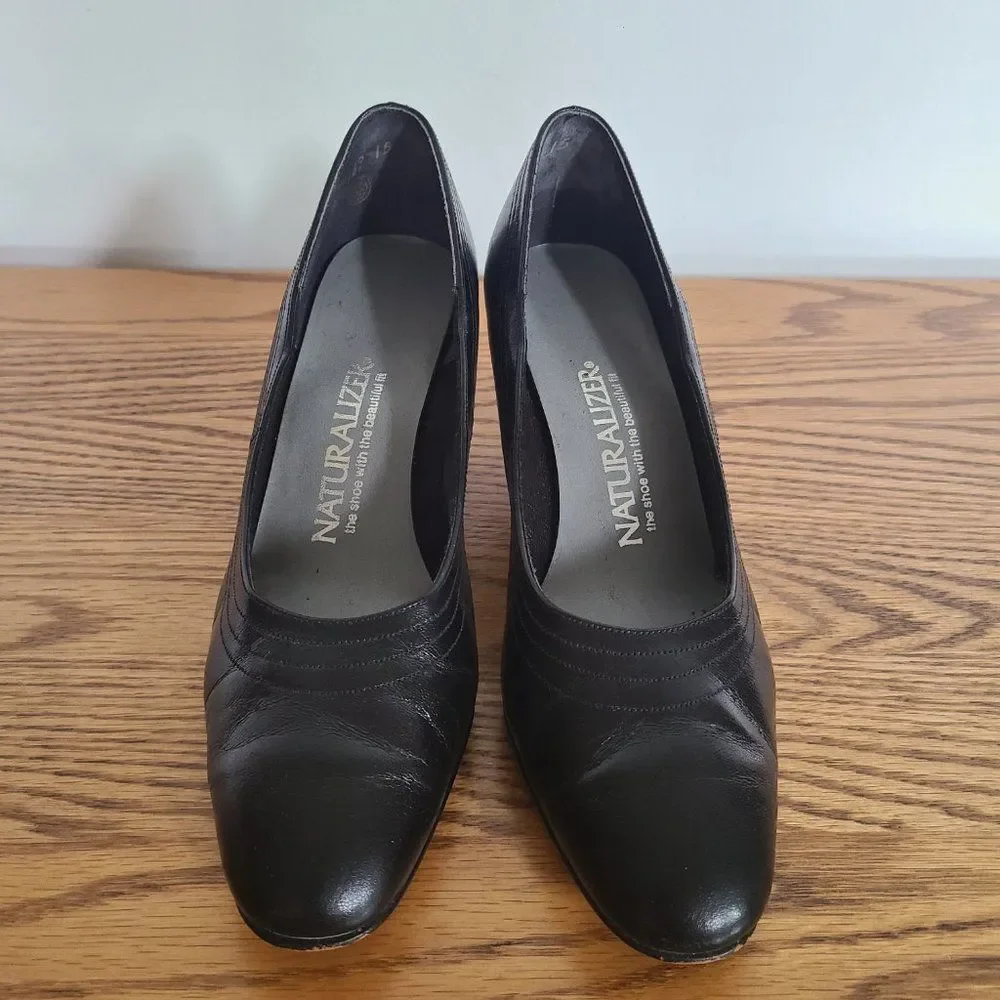 Naturalizer Women's Vintage Navy 7 Narrow Dress Pumps 2.5